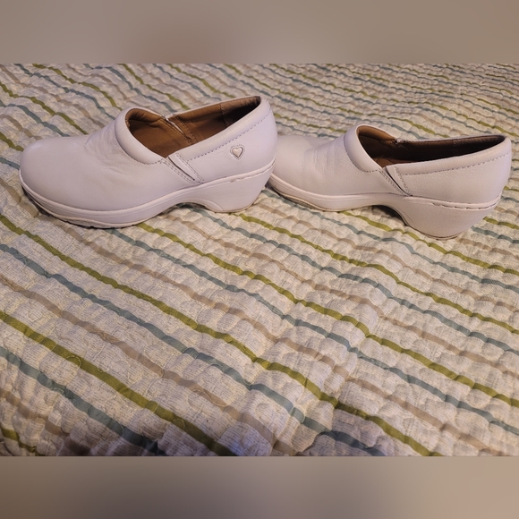 Nurse Mates - Picture 3 of 4